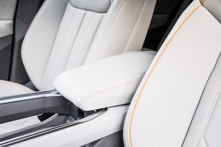 首见量产版电子后视镜，Audi e-tron 纯电动SUV内饰官图 71515