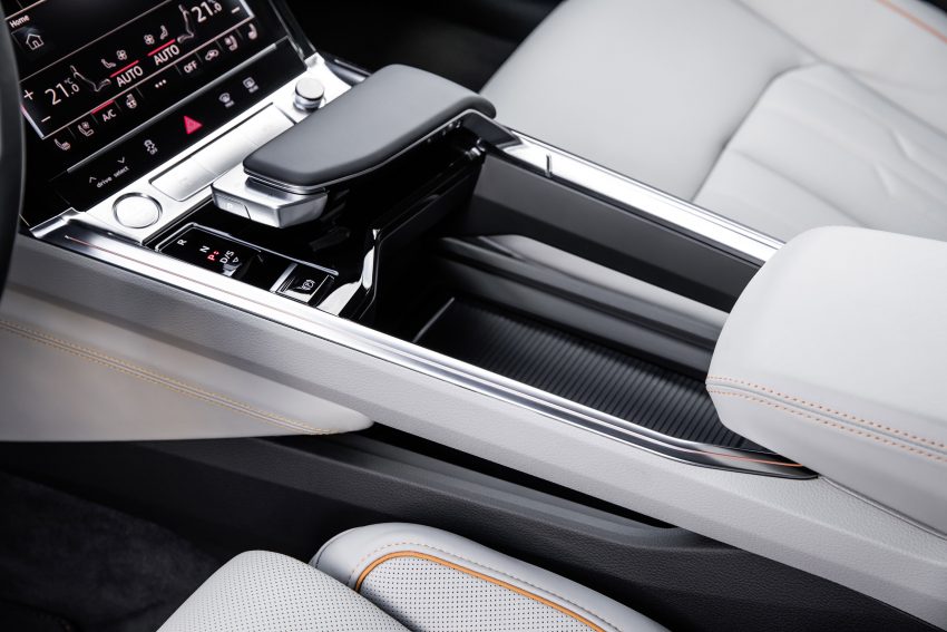首见量产版电子后视镜，Audi e-tron 纯电动SUV内饰官图 71520