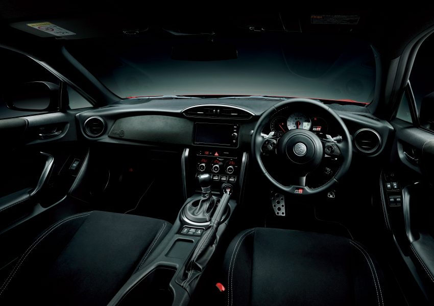 Toyota 86 GR Sport 官图发布，运动套件上身，动力不变 71319