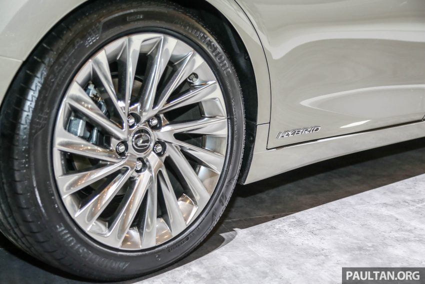 全新 Lexus ES 正式登陆印尼市场，只有单一 Hybrid 等级 73495