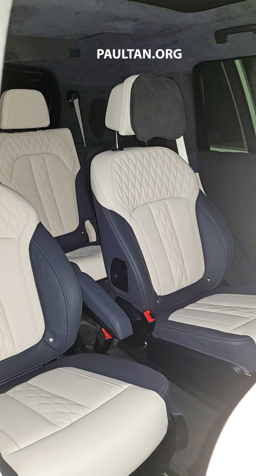谍照：全新 BMW X7 内装布局曝光，采用2+2+2座椅设定 77162
