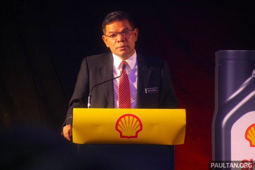出招对付仿冒品，Shell Malaysia 推介新包装的汽车引擎润滑油，注明专供本地市场使用，可撕开罐装贴纸查询QR码 77047
