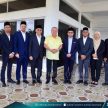 继首相敦马哈迪后，这回轮到柔佛州苏丹试驾 Proton X70