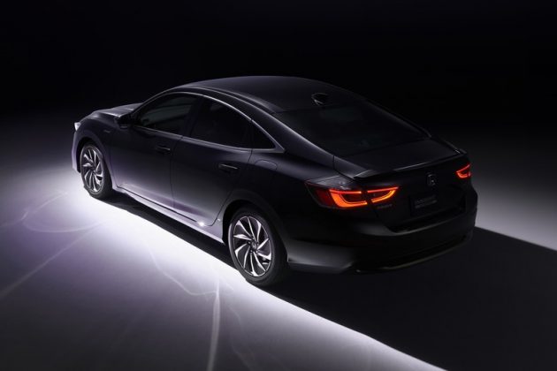 日本原厂发布日规版 Honda Insight 官图, 车头更高贵大气