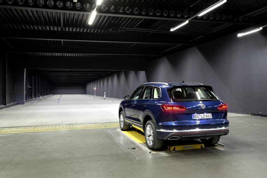 可与道路使用者交流，Volkswagen 研发智能车灯照明技术 79046