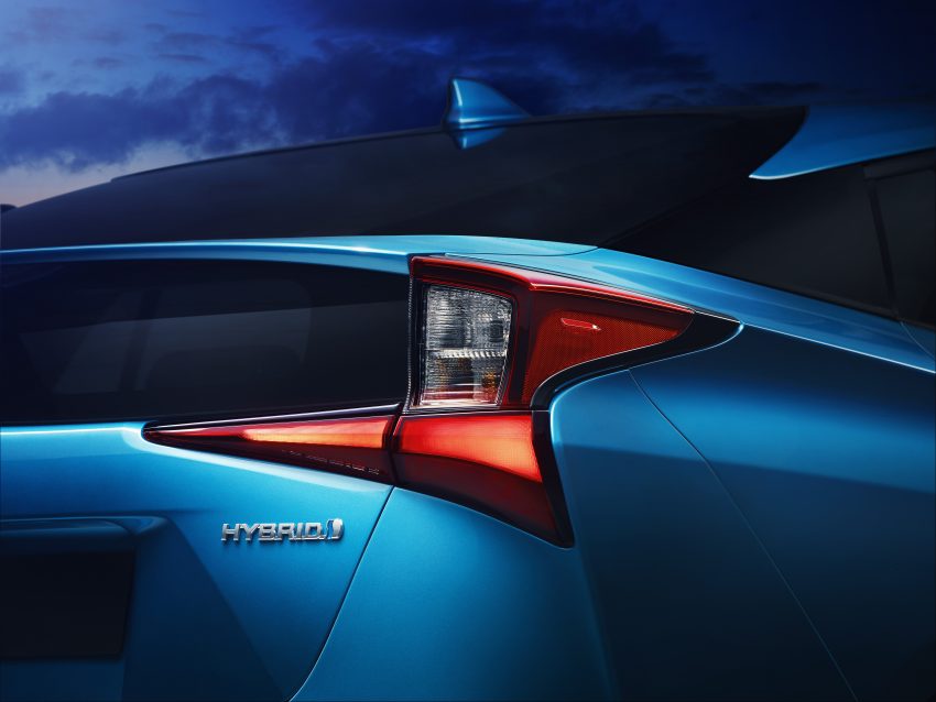 2019 Toyota Prius 小改款官图发布，新电动四轮驱动系统 83700
