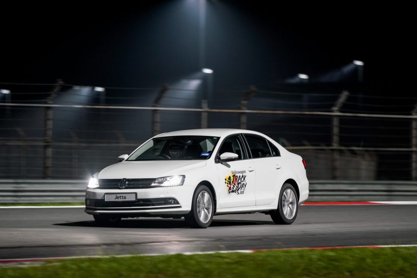 在雪邦赛道体验 Volkswagen Golf GTI 的动力和操控表现 85812