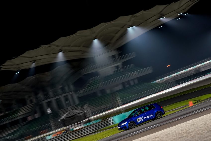 在雪邦赛道体验 Volkswagen Golf GTI 的动力和操控表现 85816