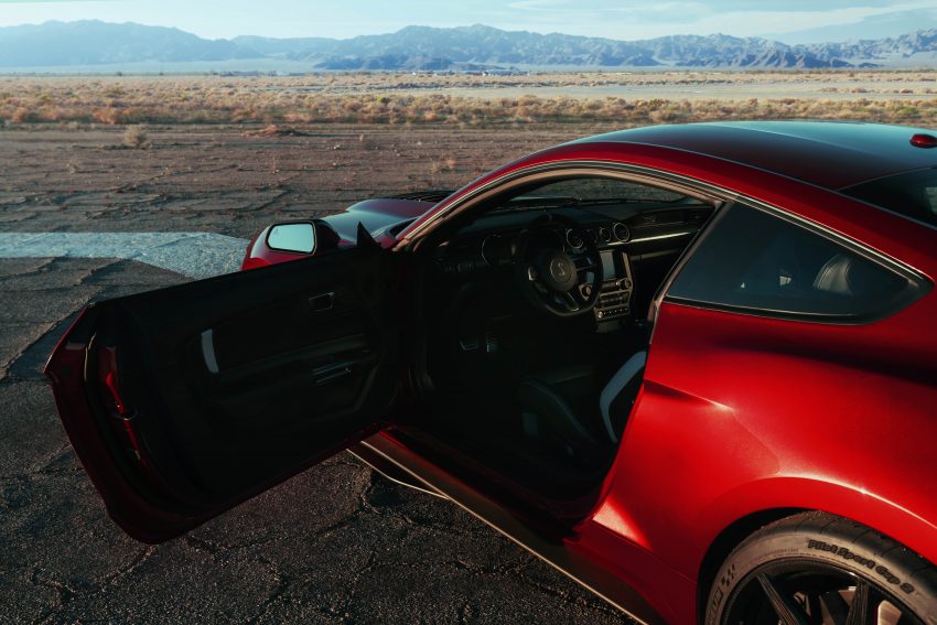 全新 2020 Ford Mustang Shelby GT500 正式于北美车展亮相，搭载5.2升V8机械增压引擎，突破700匹最大马力！ 86390