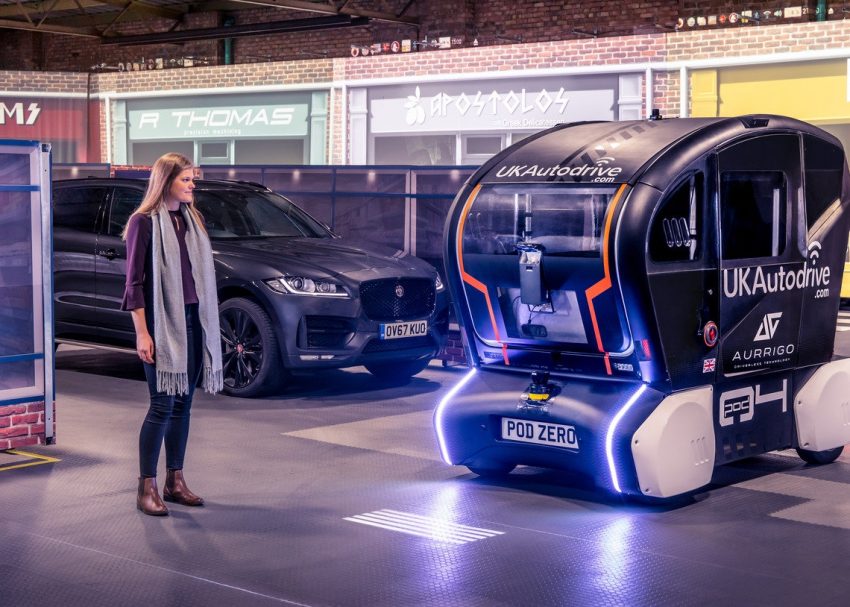 Jaguar Land Rover 研发新系统, 可投影车子行进路线 87094