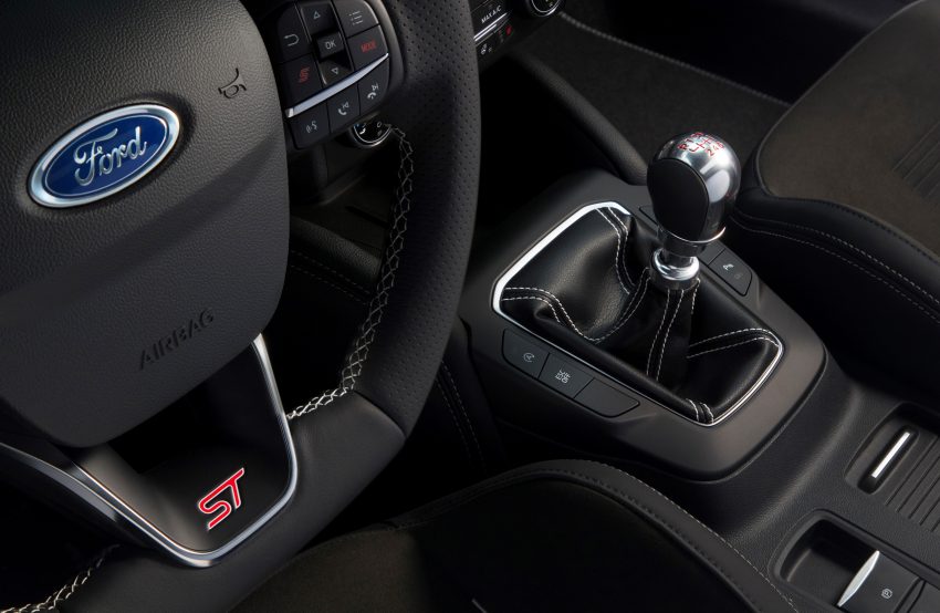 2019 Ford Focus ST Mk4 官图发布，提供汽柴油两种动力，2.3双涡流涡轮增压引擎最大输出达276 hp／430 Nm 88371