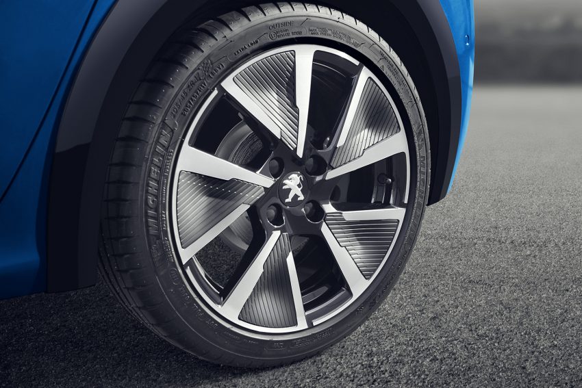 全新 Peugeot 208 细节与官图公布，将会有纯电动版本 88882