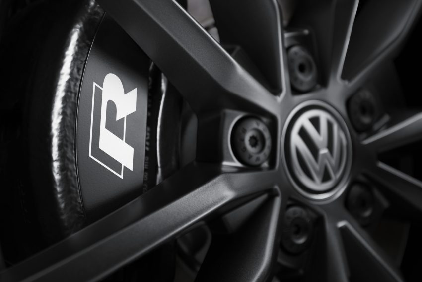 奔跑吧SUV! Volkswagen T-Roc R, 300匹马力, 4.9秒破百! 88818