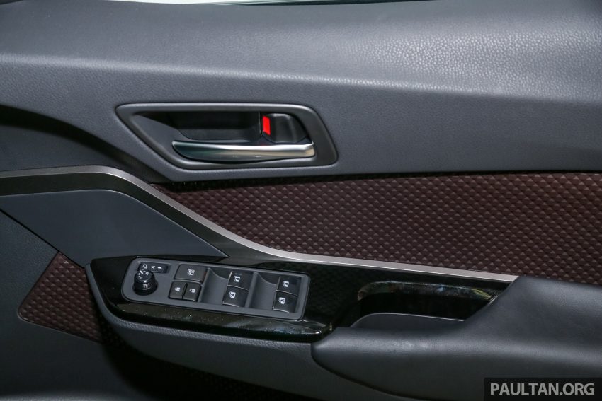 图集：2019 Toyota C-HR，换装新双色轮圈、中控屏幕 89316