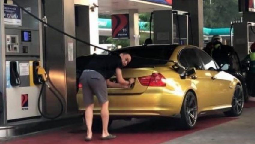 油站大庭广众更换假车牌，新加坡 BMW 男车主已被调查 96054