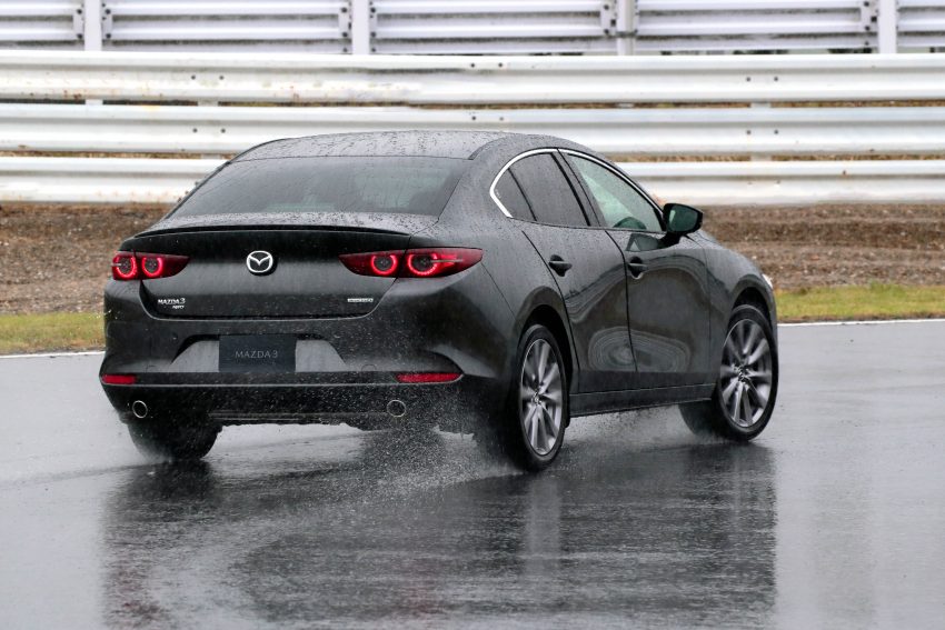 第四代 Mazda 3 各项规格与特点逐一看，为何改用扭力梁？新车安全性有何改进？SkyActiv-X 引擎为何不来马？ 98255