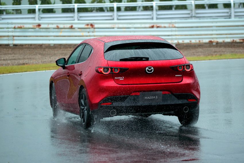 第四代 Mazda 3 各项规格与特点逐一看，为何改用扭力梁？新车安全性有何改进？SkyActiv-X 引擎为何不来马？ 98244