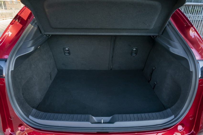 原厂发布 Mazda CX-30 官方宣传图，近期欧洲地区上市 101116