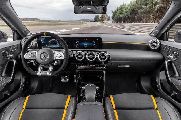 新一代 Mercedes-AMG A45 S 4Matic+ 正式登场，新增漂移模式，最大输出功率达 421 PS／500 Nm，3.9秒破百！