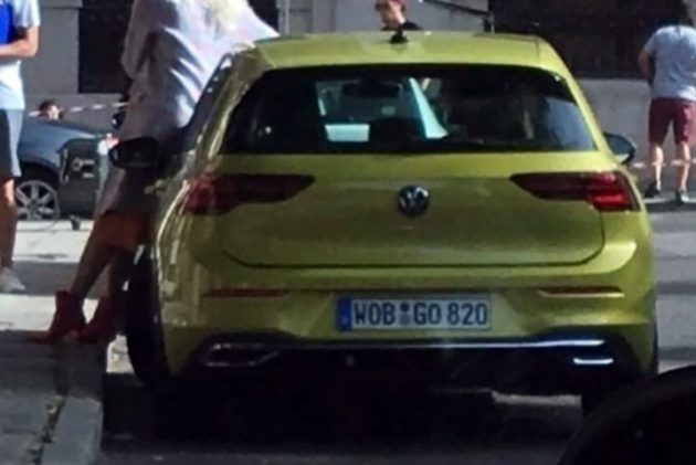 发布在即，Mk8 Volkswagen Golf 无伪装亮相街头拍广告