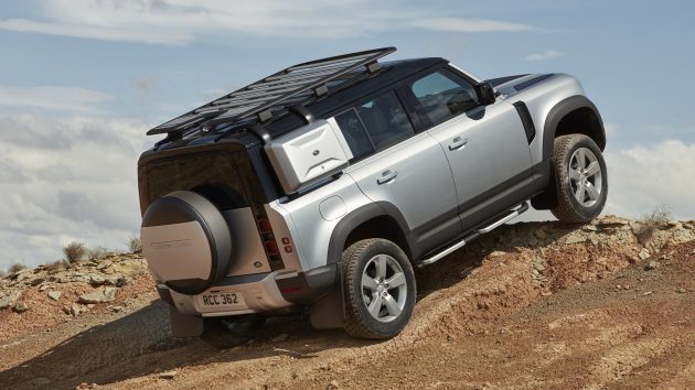 全新 Land Rover Defender 首发，全新外貌与科技内装