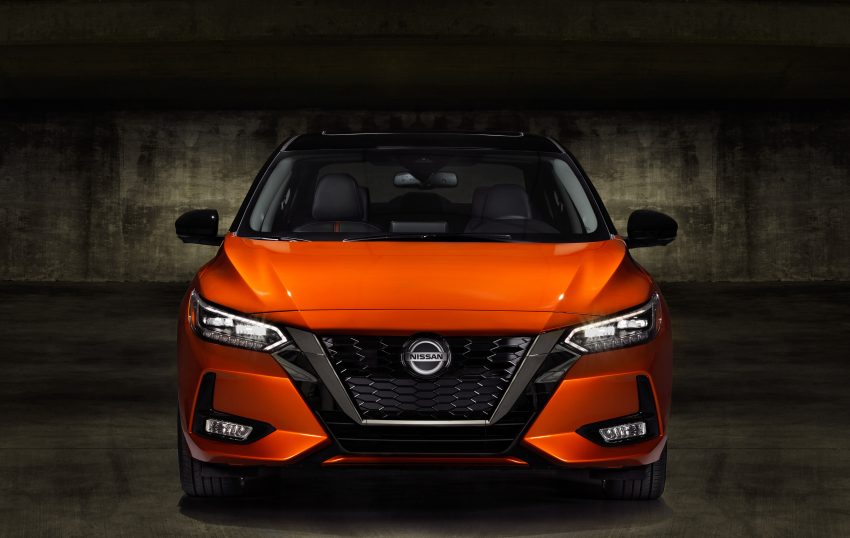 全新大改款 Nissan Sentra 洛杉矶车展亮相，配备比中国版 Sylphy 还要丰富，换装2.0升引擎，明年开始在北美交付 111354
