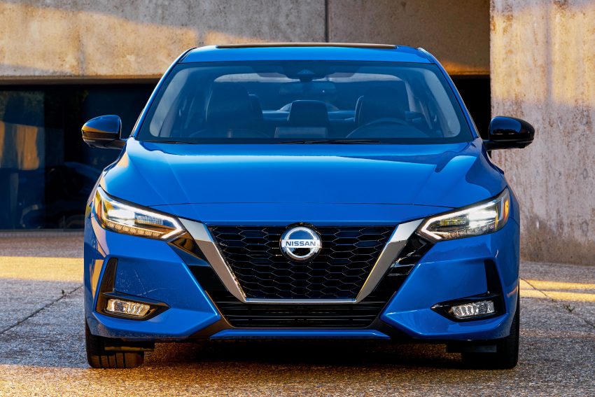 全新大改款 Nissan Sentra 洛杉矶车展亮相，配备比中国版 Sylphy 还要丰富，换装2.0升引擎，明年开始在北美交付 111360