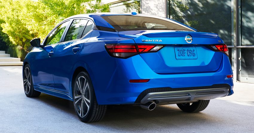 全新大改款 Nissan Sentra 洛杉矶车展亮相，配备比中国版 Sylphy 还要丰富，换装2.0升引擎，明年开始在北美交付 111364