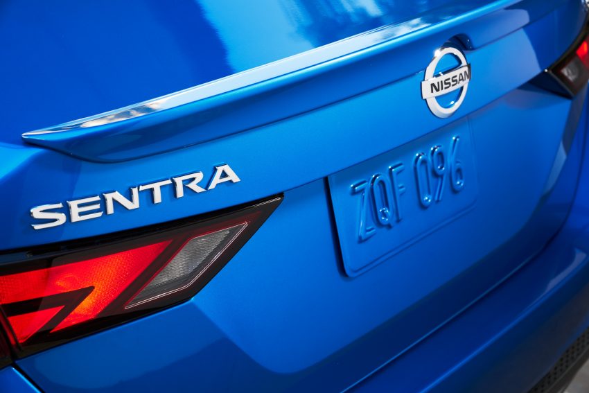 全新大改款 Nissan Sentra 洛杉矶车展亮相，配备比中国版 Sylphy 还要丰富，换装2.0升引擎，明年开始在北美交付 111380
