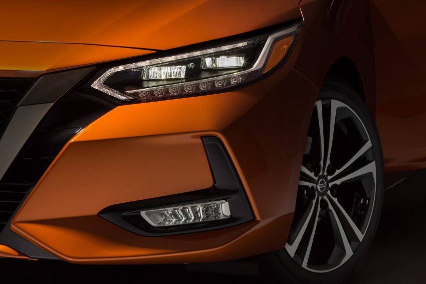全新大改款 Nissan Sentra 洛杉矶车展亮相，配备比中国版 Sylphy 还要丰富，换装2.0升引擎，明年开始在北美交付 111349