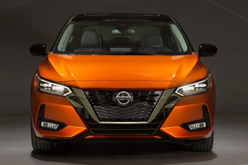 全新大改款 Nissan Sentra 洛杉矶车展亮相，配备比中国版 Sylphy 还要丰富，换装2.0升引擎，明年开始在北美交付 111350
