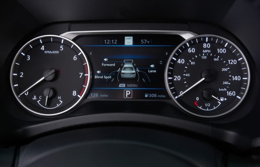 全新大改款 Nissan Sentra 洛杉矶车展亮相，配备比中国版 Sylphy 还要丰富，换装2.0升引擎，明年开始在北美交付 111393