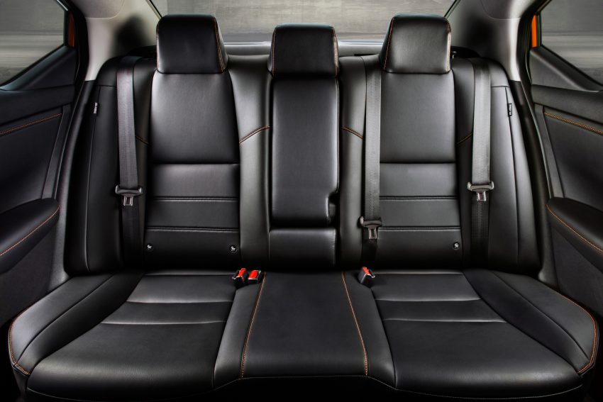 全新大改款 Nissan Sentra 洛杉矶车展亮相，配备比中国版 Sylphy 还要丰富，换装2.0升引擎，明年开始在北美交付 111385