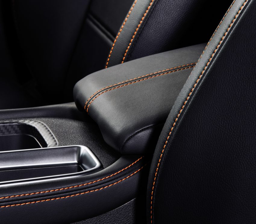 全新大改款 Nissan Sentra 洛杉矶车展亮相，配备比中国版 Sylphy 还要丰富，换装2.0升引擎，明年开始在北美交付 111387