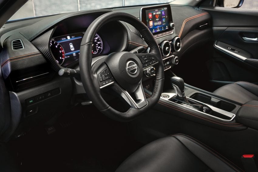 全新大改款 Nissan Sentra 洛杉矶车展亮相，配备比中国版 Sylphy 还要丰富，换装2.0升引擎，明年开始在北美交付 111388