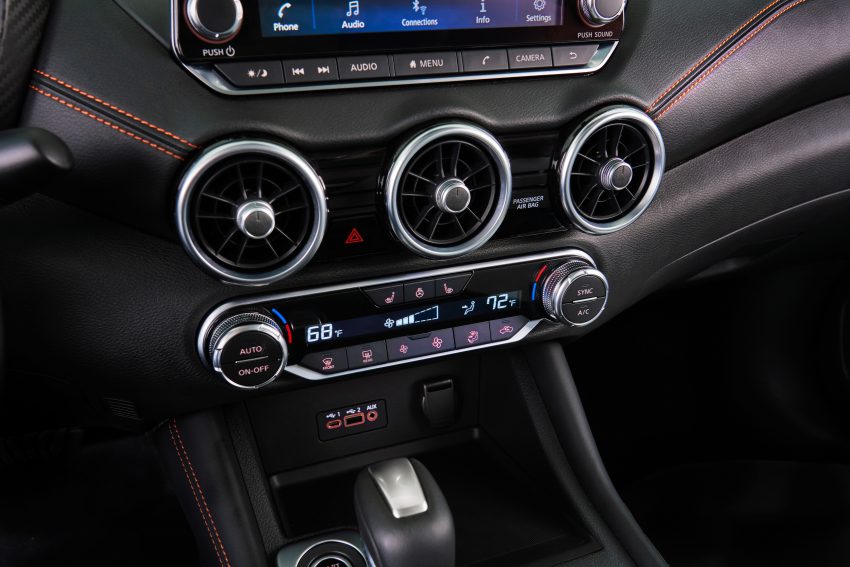 全新大改款 Nissan Sentra 洛杉矶车展亮相，配备比中国版 Sylphy 还要丰富，换装2.0升引擎，明年开始在北美交付 111390
