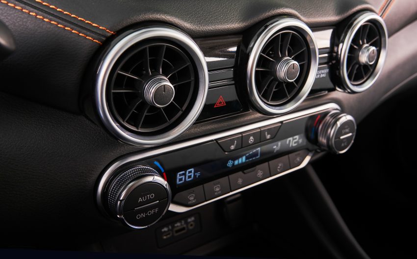 全新大改款 Nissan Sentra 洛杉矶车展亮相，配备比中国版 Sylphy 还要丰富，换装2.0升引擎，明年开始在北美交付 111392