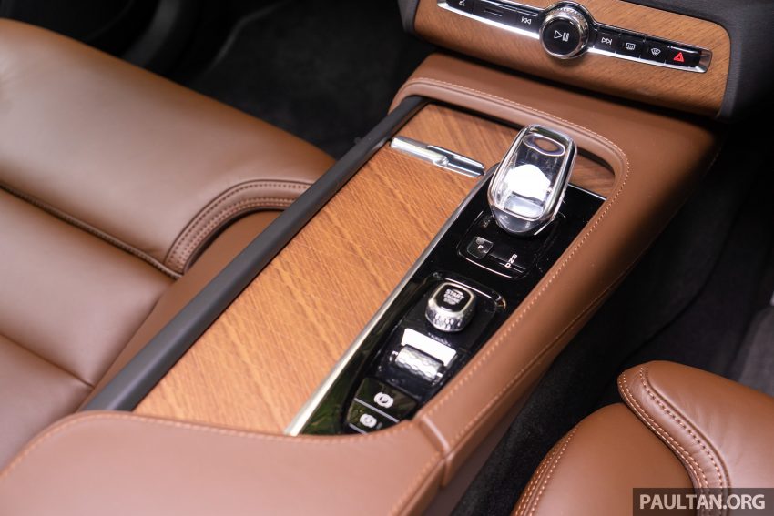 Volvo XC90 小改款登陆本地市场，三等级售价37.4万起 110715