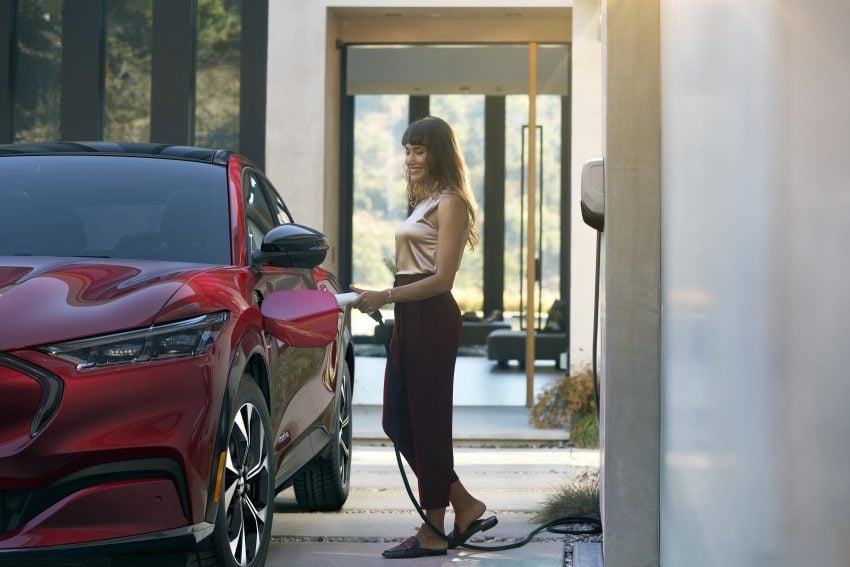 奔向纯电 SUV 时代的野马，Ford Mustang Mach-E 登场 111117