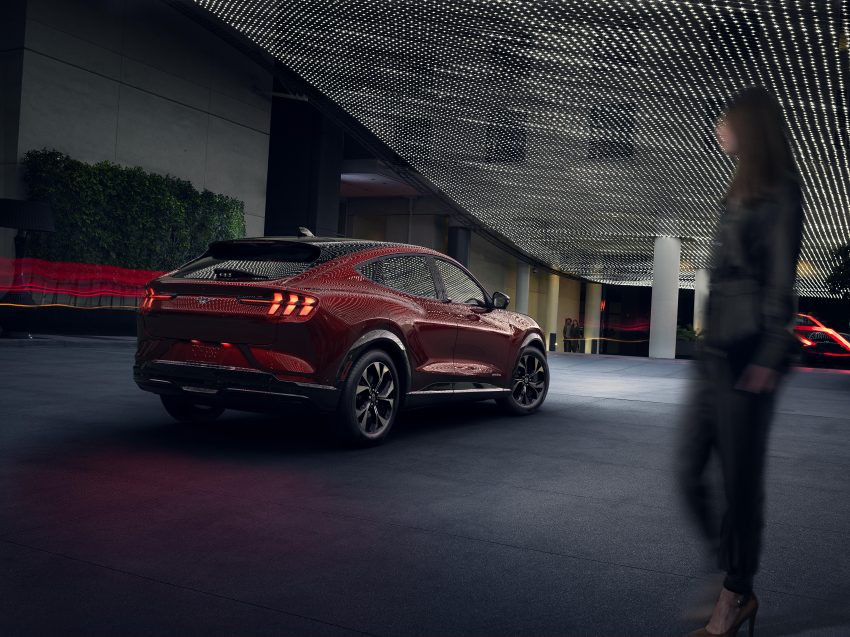 奔向纯电 SUV 时代的野马，Ford Mustang Mach-E 登场 111120