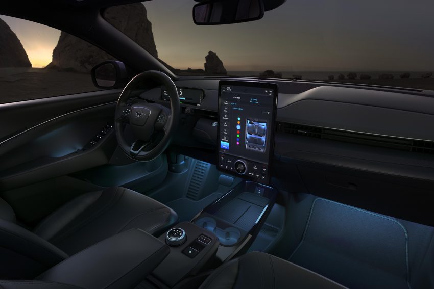 奔向纯电 SUV 时代的野马，Ford Mustang Mach-E 登场 111126