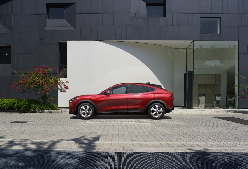 奔向纯电 SUV 时代的野马，Ford Mustang Mach-E 登场 111128