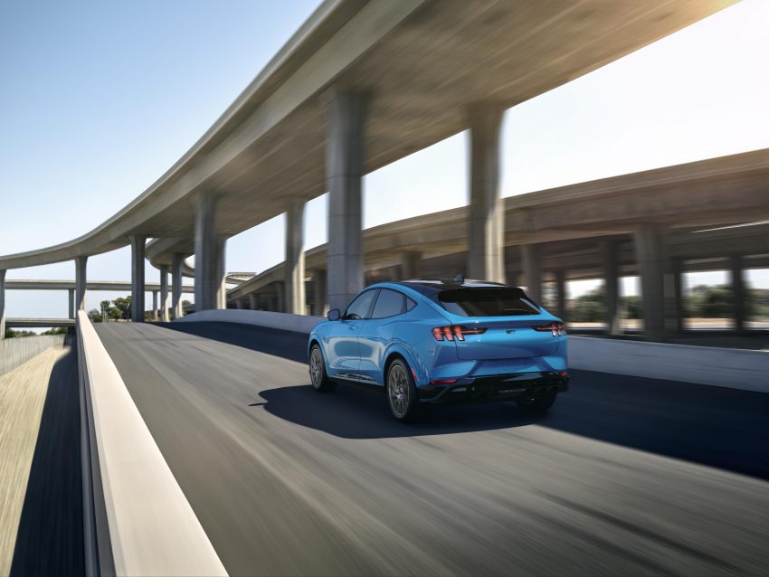 奔向纯电 SUV 时代的野马，Ford Mustang Mach-E 登场 111108