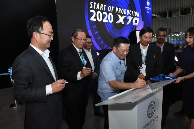 首辆 2020 Proton X70 CKD 于Tanjung Malim正式下线