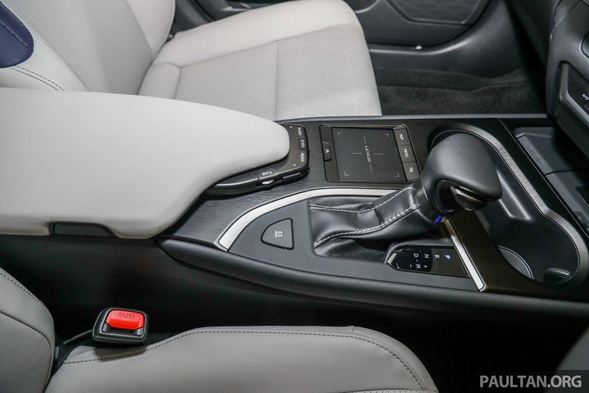 Lexus UX 200本地开放预订，三个等级价格从24.4万起 116318