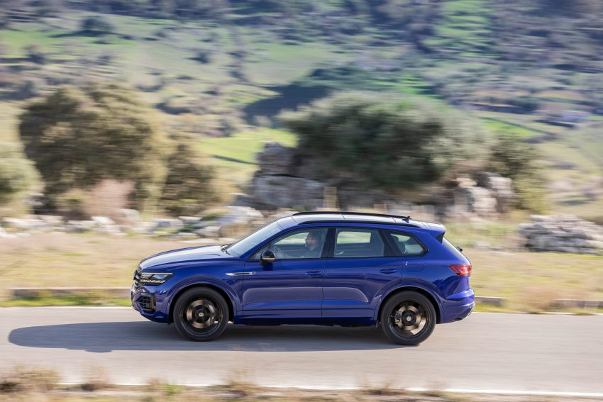 插电混动性能SUV！Volkswagen Touareg R 官图发布，搭载3.0升V6涡轮增压引擎，最大输出功率462 PS / 700 Nm 117069