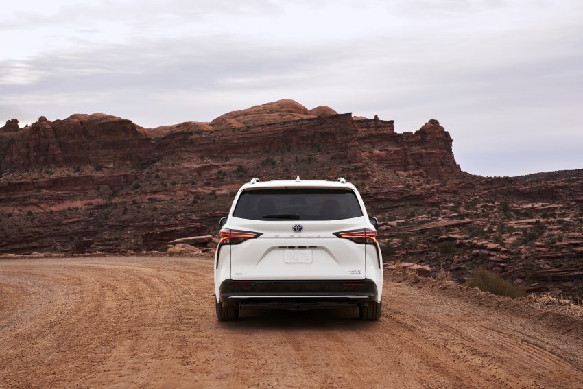 全新 2021 Toyota Sienna 正式发布，有运动版可选！搭载 2.5L Dynamic Force 引擎混动系统，内建吸尘机和冰箱 122156