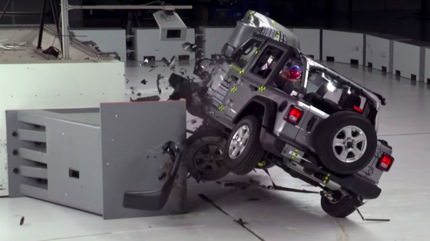 车头撞击测试竟翻车, Jeep Wrangler IIHS测试影片引热议 121404