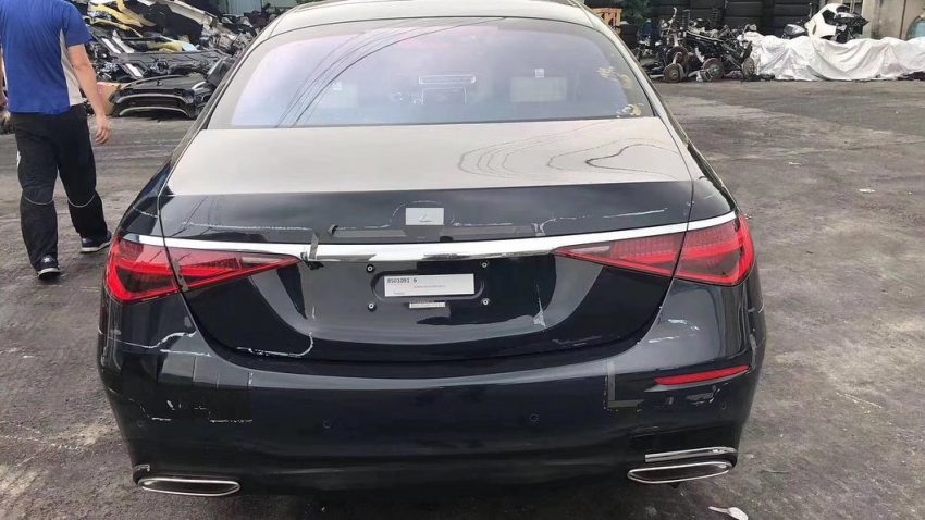 Daimler 发布新一代 Mercedes-Benz S-Class 预告短片 121305
