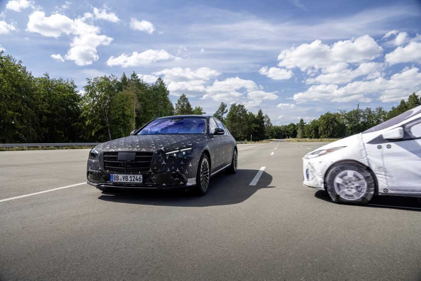 新一代 Mercedes-Benz S-Class 安全配备细节公布！首搭后座正面安全气囊、后轮主动转向系统、全新自动停车系统 129606